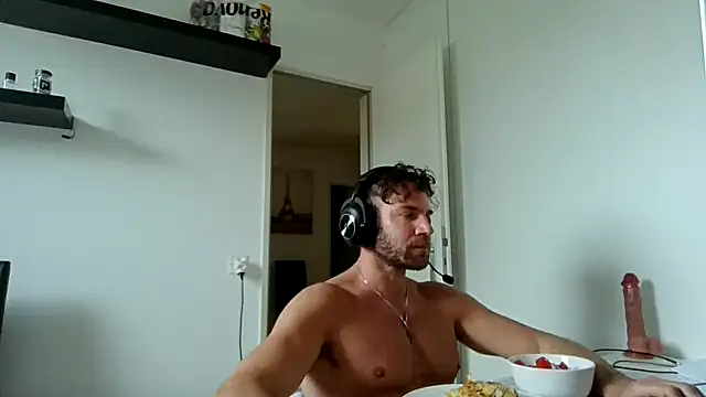 Snapshot of alpha-hunk chatting on 04.20.26 alpha-hunk online show from 04.20.26