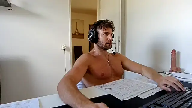 Snapshot of alpha-hunk chatting on 04.21.26 alpha-hunk online show from 04.21.26