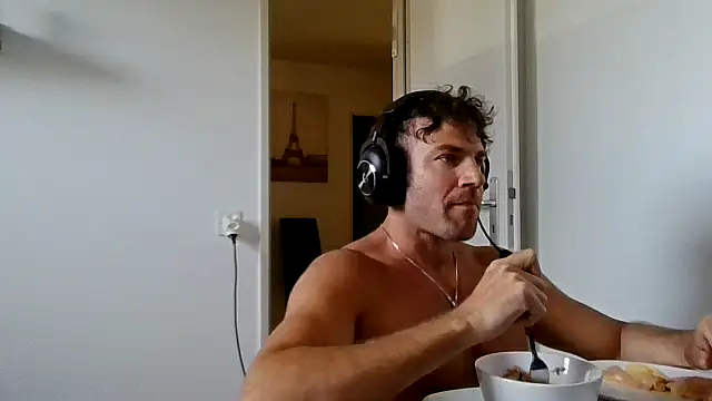 Snapshot of alpha-hunk chatting on 04.27.26 alpha-hunk online show from 04.27.26