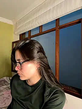 Snapshot of aurora_divine chatting on 10.03.25 aurora divine online show from 10.03.25