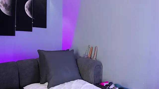 Snapshot of maddy_walker chatting on 02.21.25 maddy walker online show from 02.21.25