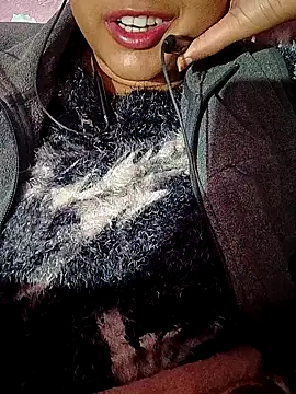 Snapshot of ruhi2003 chatting on 12.14.24 ruhi2003 online show from 12.14.24