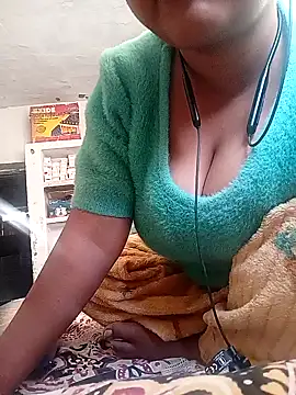 Snapshot of ruhi2003 chatting on 12.15.24 ruhi2003 online show from 12.15.24