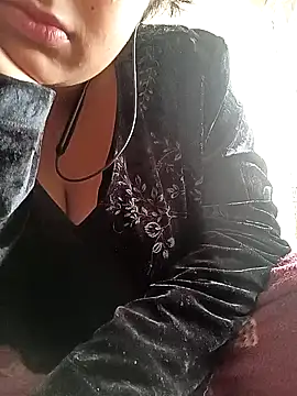 Snapshot of ruhi2003 chatting on 12.16.24 ruhi2003 online show from 12.16.24