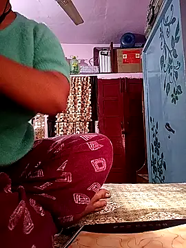 Snapshot of ruhi2003 chatting on 12.22.24 ruhi2003 online show from 12.22.24