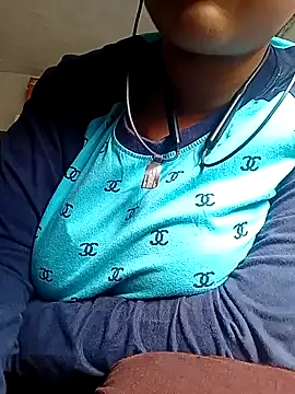 Snapshot of ruhi2003 chatting on 01.22.25 ruhi2003 online show from 01.22.25