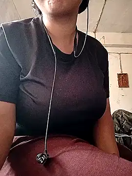 Snapshot of ruhi2003 chatting on 02.14.25 ruhi2003 online show from 02.14.25