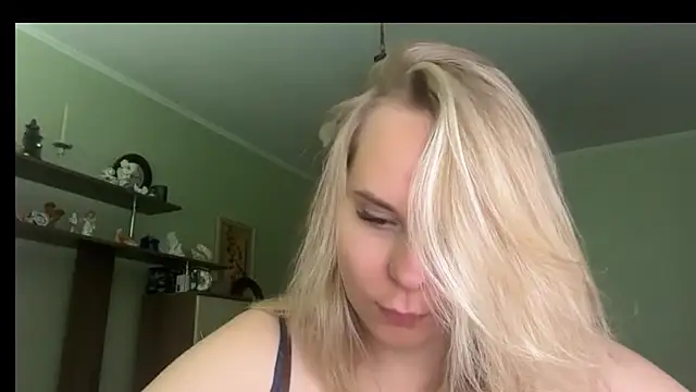 Snapshot of Thalia__Star chatting on 05.25.26 Thalia Star online show from 05.25.26
