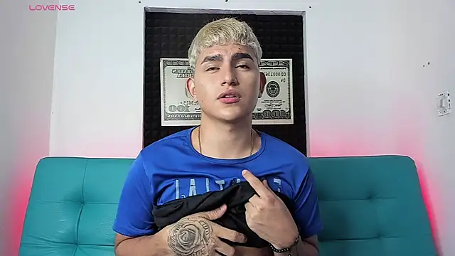 Snapshot of Lyam_ap chatting on 10.03.25 Lyam ap online show from 10.03.25