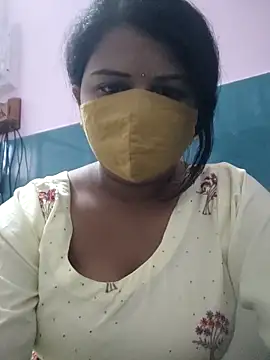 Snapshot of Dr_Chhaya chatting on 03.05.25 Dr Chhaya online show from 03.05.25