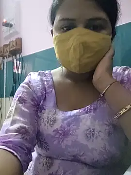 Snapshot of Dr_Chhaya chatting on 03.10.25 Dr Chhaya online show from 03.10.25