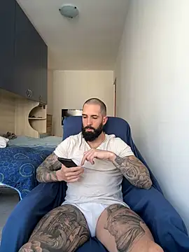 Snapshot of Gioeltoro89 chatting on 04.27.26 Gioeltoro89 online show from 04.27.26