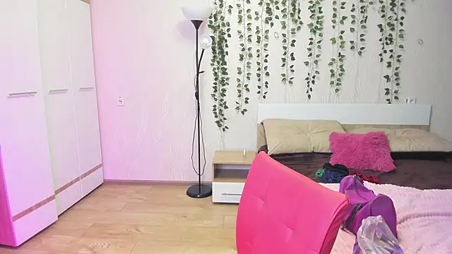 Miss Elsa  online show from 10.03.25