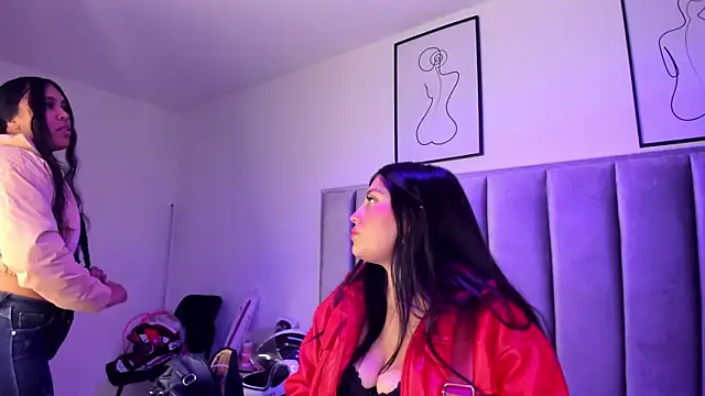 Laiia Page online show from 12.17.25