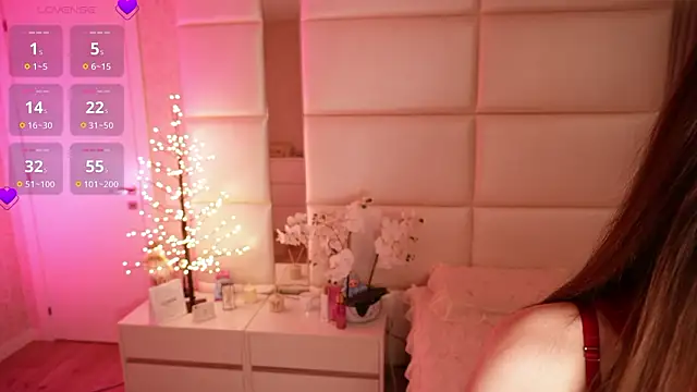 Lilly Colins online show from 03.22.26