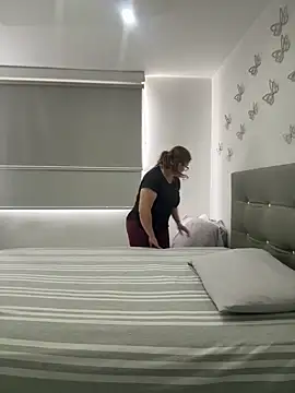 AntonellaAlondra4 online show from 10.29.25