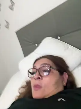 AntonellaAlondra4 online show from 12.17.25