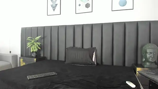 APRILL FOXX online show from 05.06.26