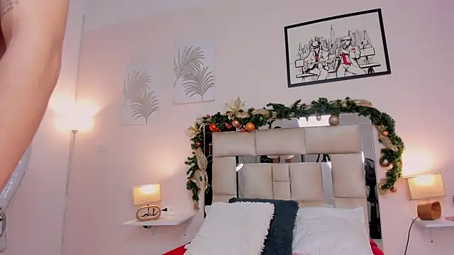 Snapshot of saraandstiven chatting on 12.24.24 saraandstiven online show from 12.24.24