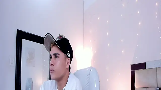 Snapshot of saraandstiven chatting on 03.07.25 saraandstiven online show from 03.07.25