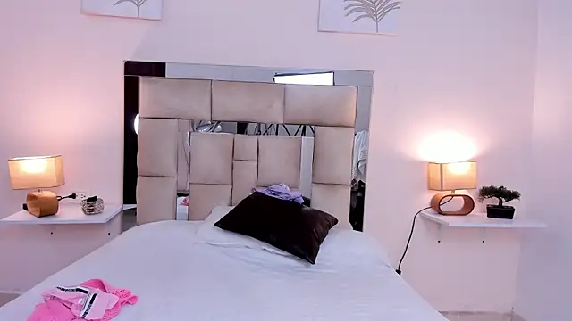 Snapshot of saraandstiven chatting on 03.21.25 saraandstiven online show from 03.21.25