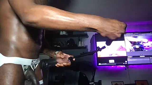 Snapshot of RodCummins chatting on 01.05.25 RodCummins online show from 01.05.25