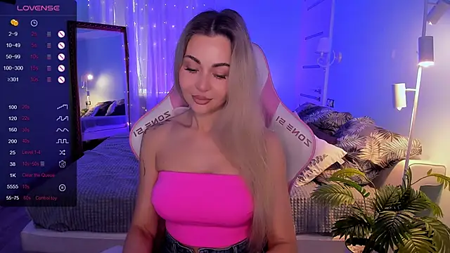 AdeleRoberts online show from 04.14.26