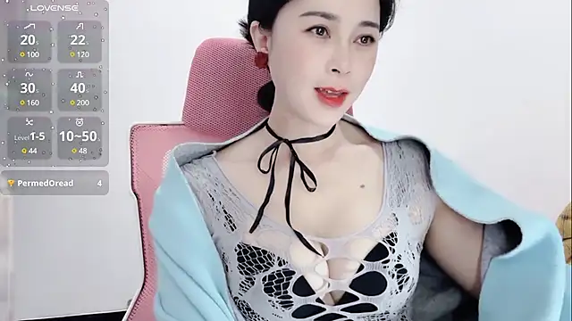 Snapshot of Qwi-V1 chatting on 01.25.25 Qwi-V1 online show from 01.25.25