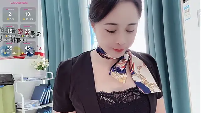 Snapshot of Qwi-V1 chatting on 09.09.25 Qwi-V1 online show from 09.09.25