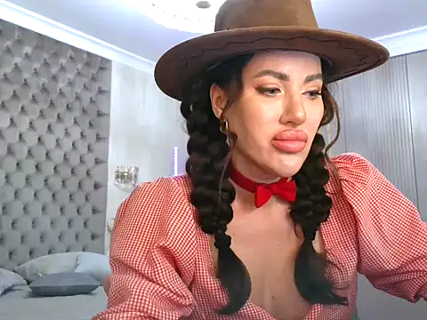 TianaPosh online show from 02.14.25