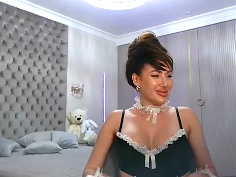 TianaPosh online show from 02.20.25