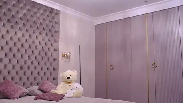 TianaPosh online show from 09.12.25