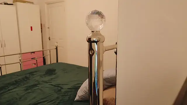 karlaolivia online show from 10.20.25