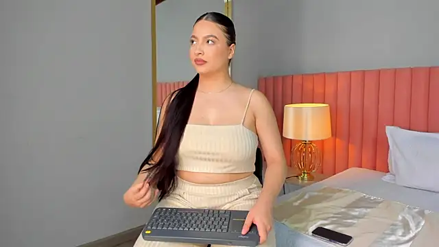 Snapshot of NathRossi chatting on 02.16.25 NathRossi online show from 02.16.25