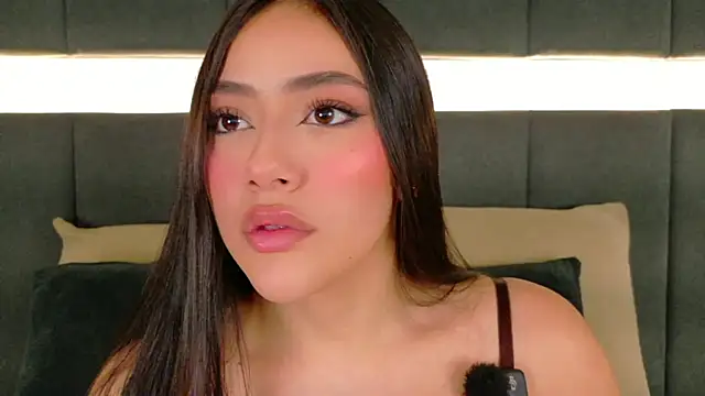 nicolle pierce online show from 10.30.25