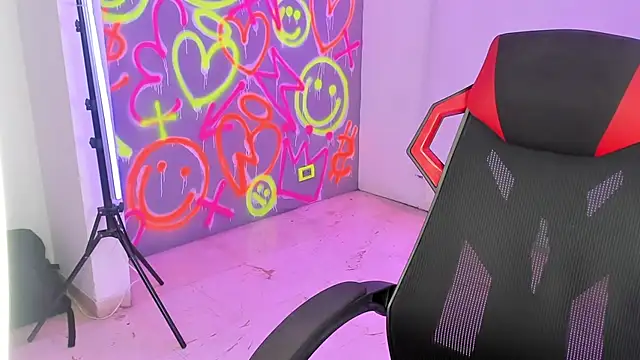 Snapshot of GEANNAROSE chatting on 12.27.24 GEANNAROSE online show from 12.27.24