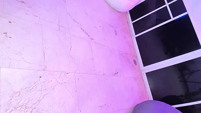 Snapshot of GEANNAROSE chatting on 12.28.24 GEANNAROSE online show from 12.28.24