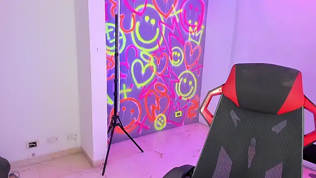 Snapshot of GEANNAROSE chatting on 01.04.25 GEANNAROSE online show from 01.04.25