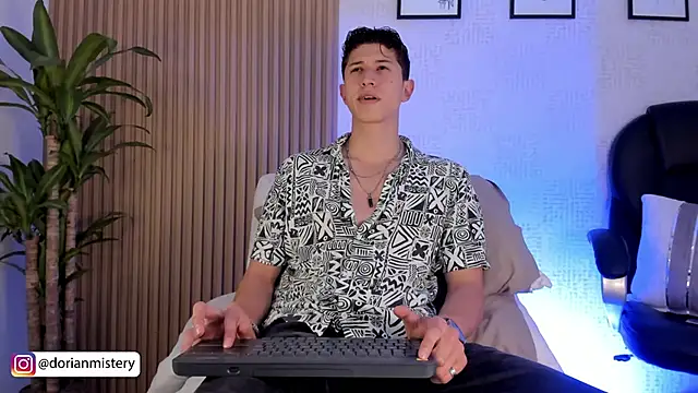 Dorianmistery2322  online show from 09.15.25