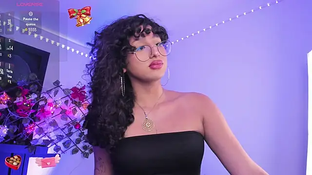 Heka Prudence online show from 12.17.24