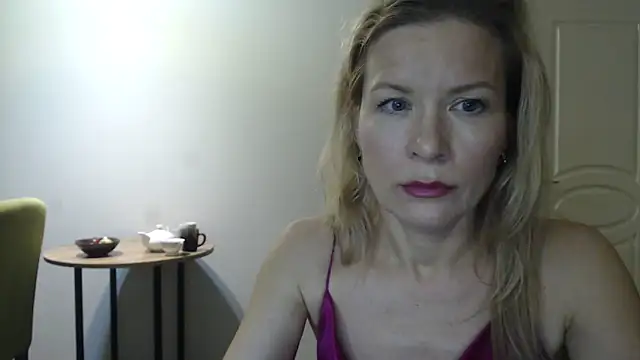 Juli julyyy online show from 01.11.25