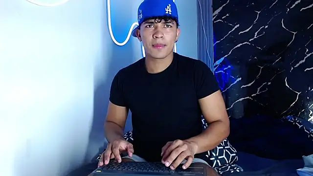 jamescurli  online show from 10.01.25