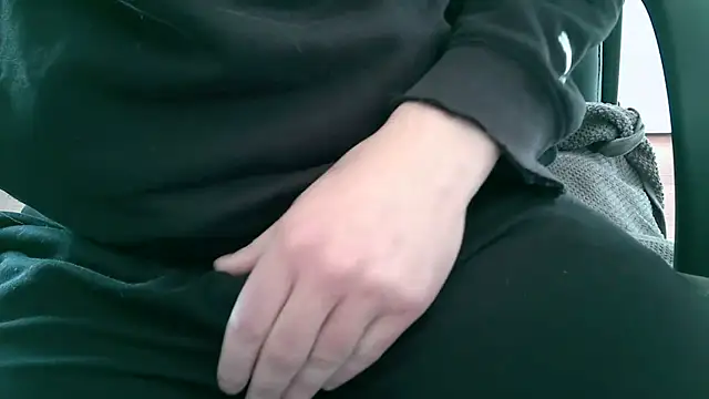 lovedoggy03 online show from 10.19.25