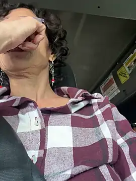 MireyaTorresGu online show from 10.22.25