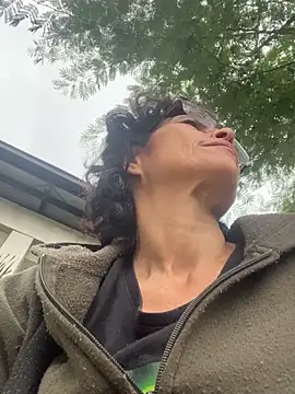 MireyaTorresGu online show from 10.29.25