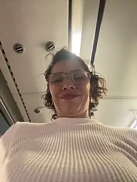 MireyaTorresGu online show from 02.05.26