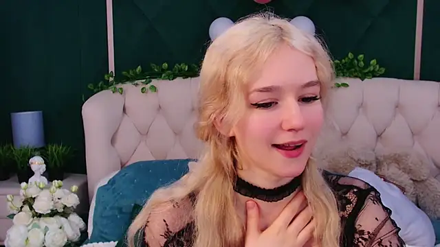 NaomiLoys online show from 02.16.25