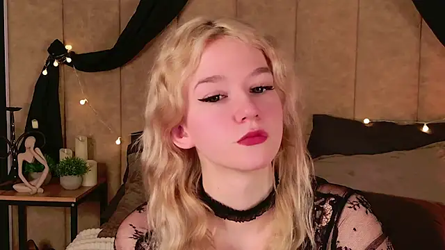 NaomiLoys online show from 02.22.25