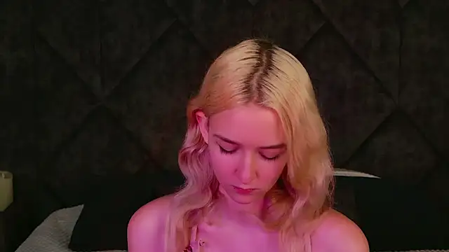 NaomiLoys online show from 09.13.25