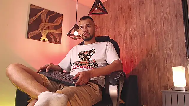 Snapshot of Bedobigcock chatting on 02.08.25 Bedobigcock online show from 02.08.25